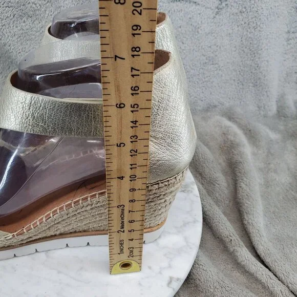 Kenneth Cole Shoes Womens Size 8.5 Gold Leather Elyssa Gentle Souls Sandals - Picture 2 of 9